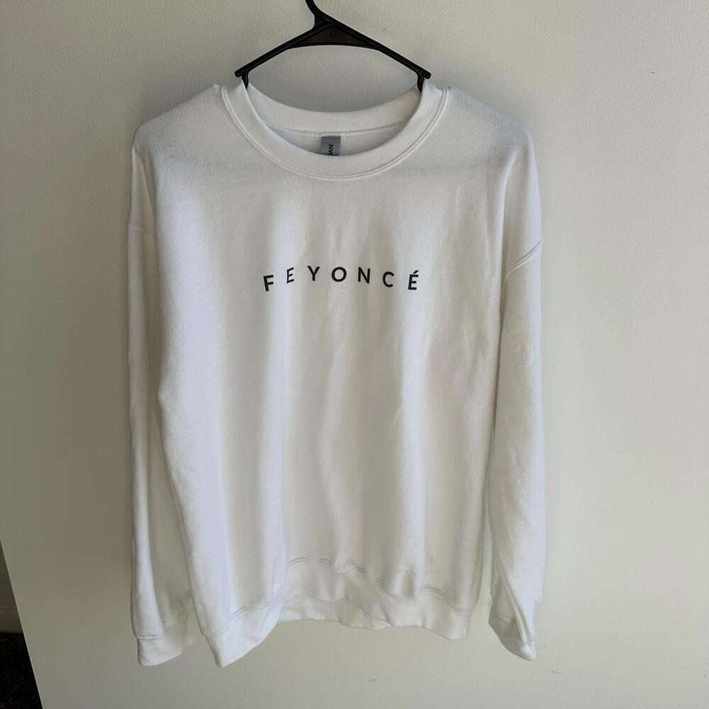 Bridal Feyoncé Women’s White Crew Neck Sweatshirt Size Medium Pre Owned